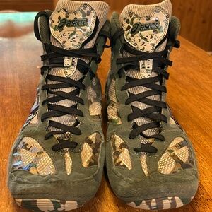 ASICS Split Second Camo Wrestling Shoes. Mens size 13. Worn once.